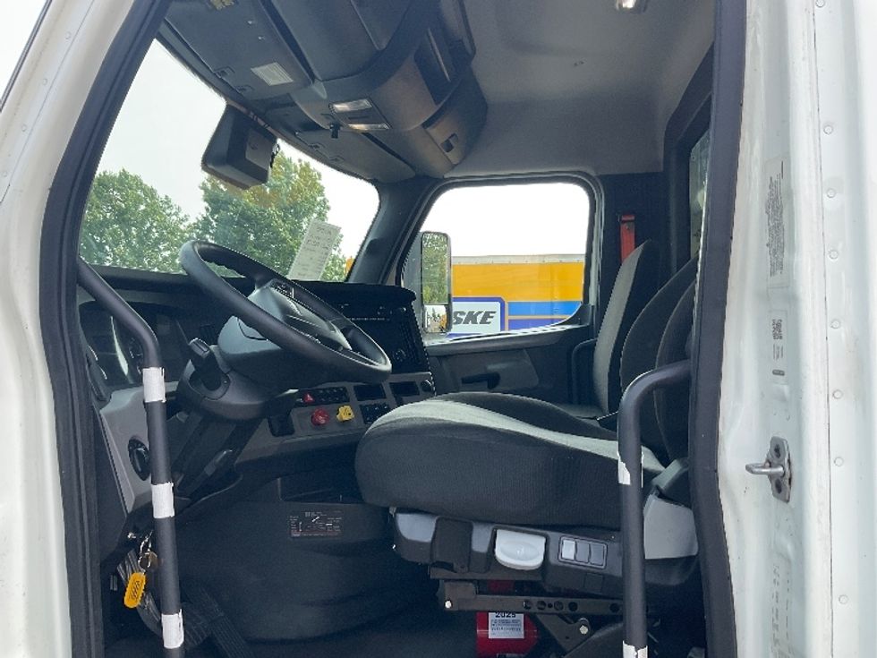 Day Cab Tractor-Heavy Duty Tractors-Freightliner-2022-T12664ST-Piqua-OH-749,945\n\t\tmiles-$ 34,000 - Image 9