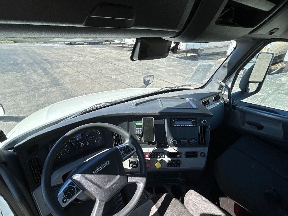 Day Cab Tractor-Heavy Duty Tractors-Freightliner-2022-T12664ST-Piqua-OH-764,394\n\t\tmiles-$ 33,000 - Image 11