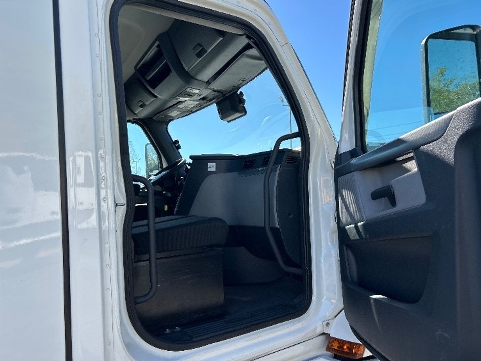 Day Cab Tractor-Heavy Duty Tractors-Freightliner-2022-T12664ST-Piqua-OH-764,394\n\t\tmiles-$ 33,000 - Image 12