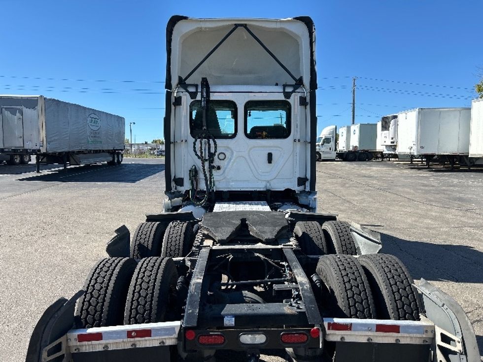 Day Cab Tractor-Heavy Duty Tractors-Freightliner-2022-T12664ST-Piqua-OH-764,394\n\t\tmiles-$ 33,000 - Image 6