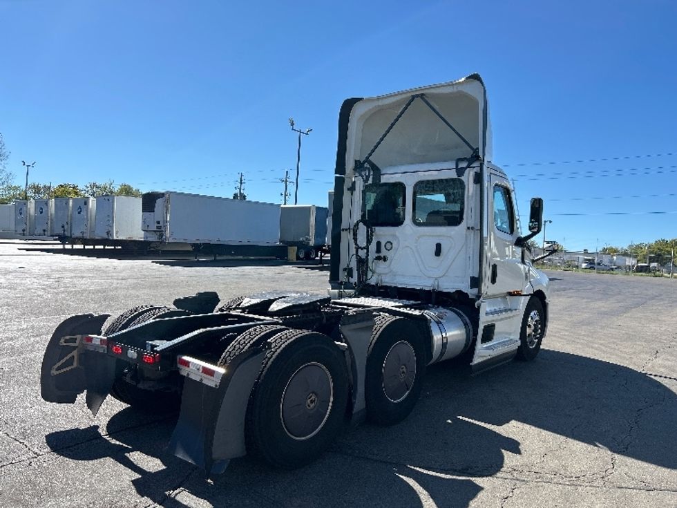 Day Cab Tractor-Heavy Duty Tractors-Freightliner-2022-T12664ST-Piqua-OH-764,394\n\t\tmiles-$ 33,000 - Image 7