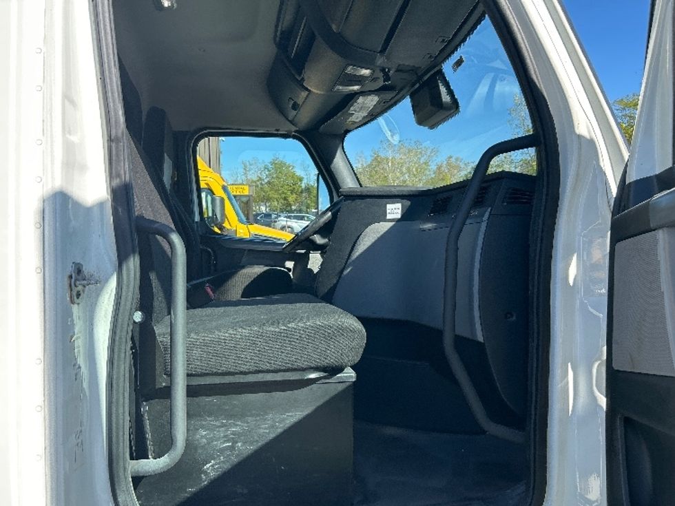 Day Cab Tractor-Heavy Duty Tractors-Freightliner-2022-T12664ST-Piqua-OH-806,449\n\t\tmiles-$ 33,000 - Image 12