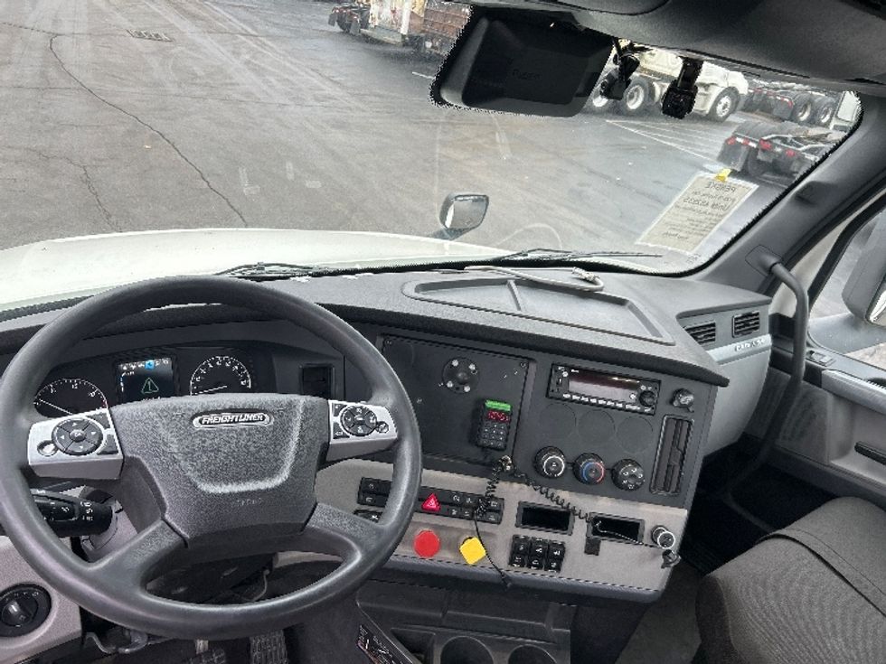 Day Cab Tractor-Heavy Duty Tractors-Freightliner-2022-T12664ST-Piqua-OH-815,388\n\t\tmiles-$ 30,000 - Image 11