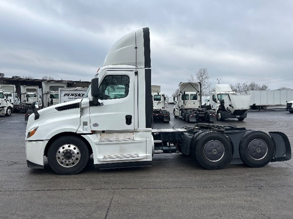 Day Cab Tractor-Heavy Duty Tractors-Freightliner-2022-T12664ST-Piqua-OH-815,388\n\t\tmiles-$ 30,000 - Image 4