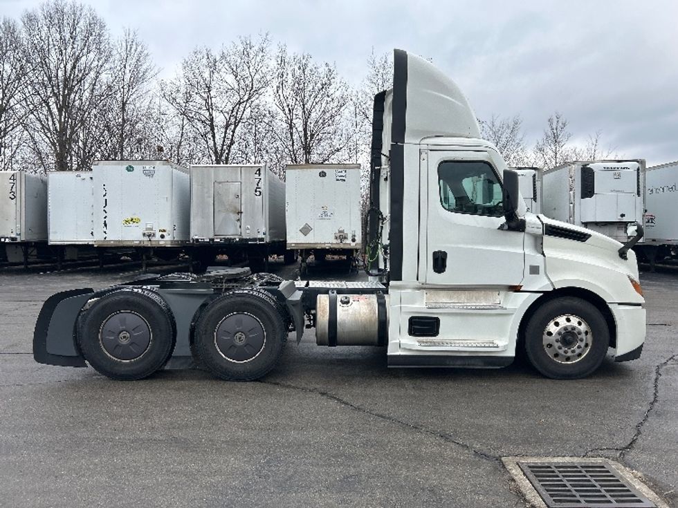 Day Cab Tractor-Heavy Duty Tractors-Freightliner-2022-T12664ST-Piqua-OH-815,388\n\t\tmiles-$ 30,000 - Image 8
