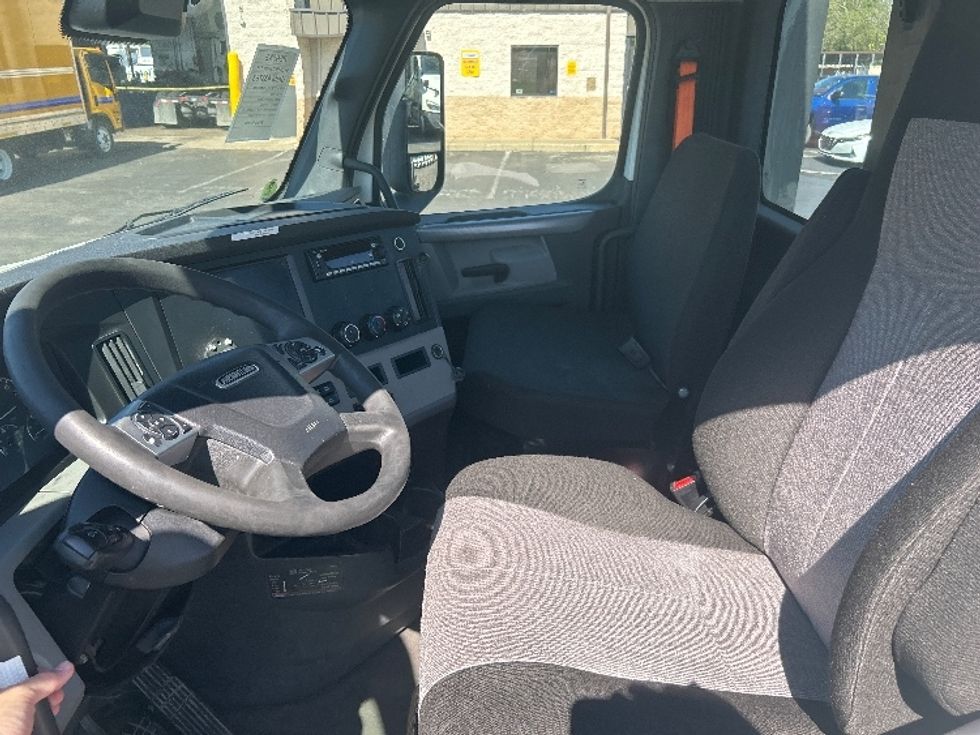 Day Cab Tractor-Heavy Duty Tractors-Freightliner-2022-T12664ST-Piqua-OH-820,248\n\t\tmiles-$ 33,000 - Image 10