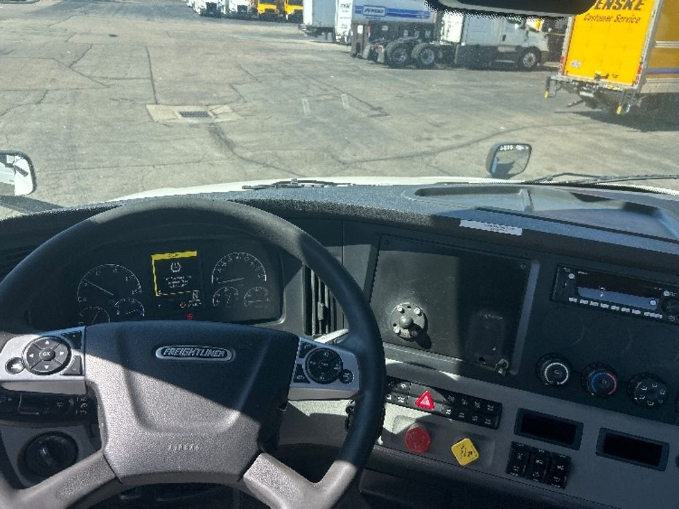 Day Cab Tractor-Heavy Duty Tractors-Freightliner-2022-T12664ST-Piqua-OH-820,248\n\t\tmiles-$ 33,000 - Image 11