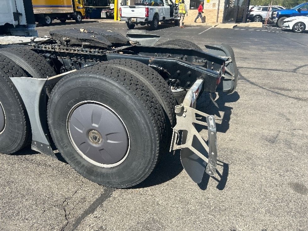 Day Cab Tractor-Heavy Duty Tractors-Freightliner-2022-T12664ST-Piqua-OH-820,248\n\t\tmiles-$ 33,000 - Image 17
