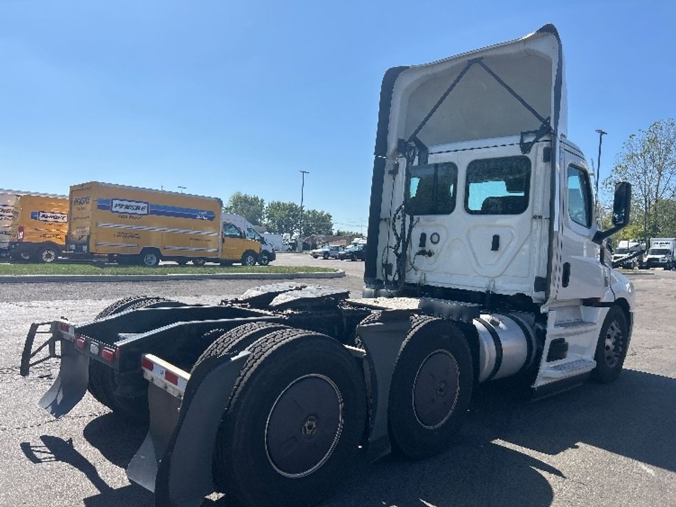 Day Cab Tractor-Heavy Duty Tractors-Freightliner-2022-T12664ST-Piqua-OH-820,248\n\t\tmiles-$ 33,000 - Image 7