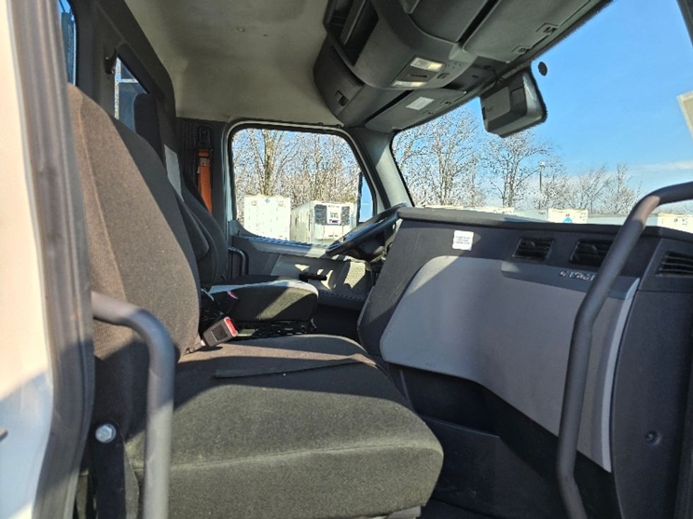 Day Cab Tractor-Heavy Duty Tractors-Freightliner-2022-T12664ST-Piqua-OH-877,535\n\t\tmiles-$ 31,750 - Image 12