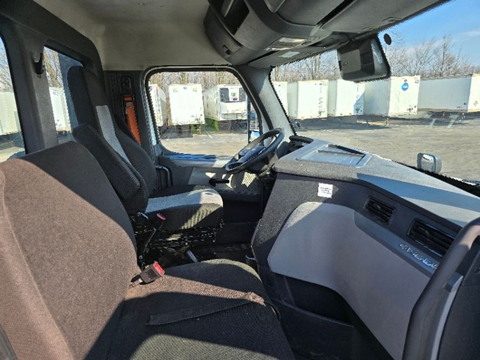 Day Cab Tractor-Heavy Duty Tractors-Freightliner-2022-T12664ST-Piqua-OH-877,535\n\t\tmiles-$ 31,750 - Image 13