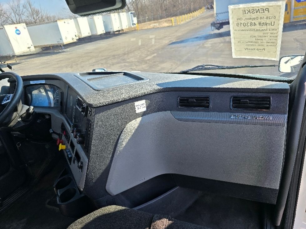 Day Cab Tractor-Heavy Duty Tractors-Freightliner-2022-T12664ST-Piqua-OH-877,535\n\t\tmiles-$ 31,750 - Image 14