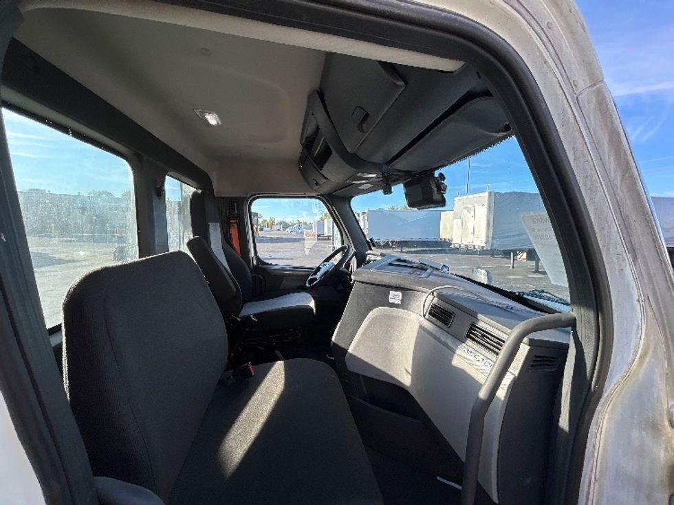 Day Cab Tractor-Heavy Duty Tractors-Freightliner-2022-T12664ST-Piqua-OH-877,535\n\t\tmiles-$ 33,000 - Image 14