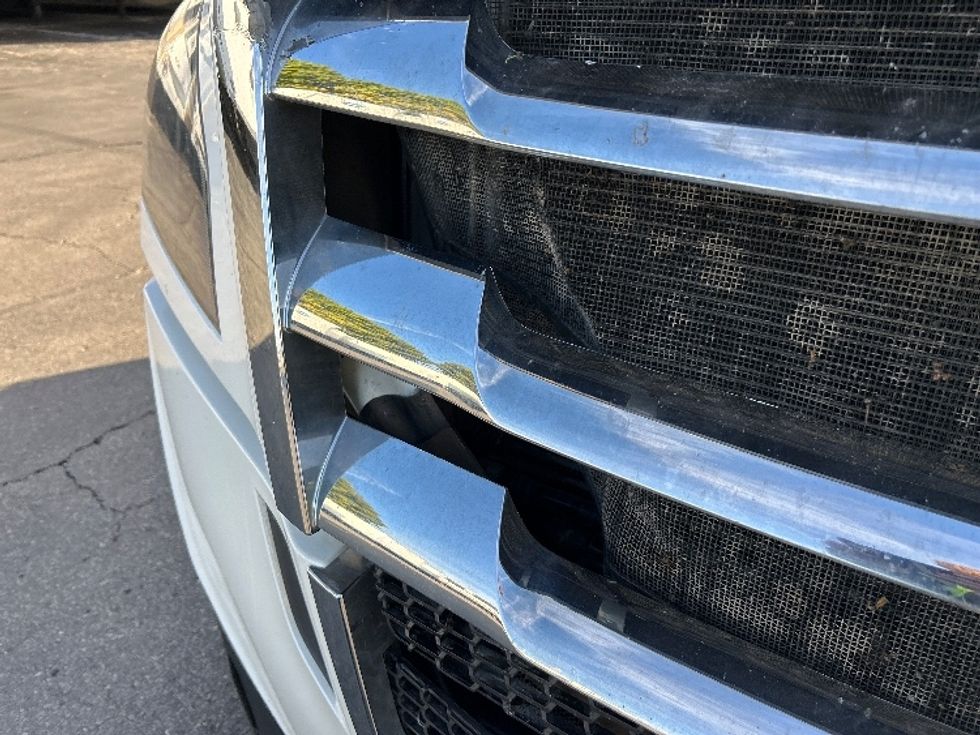 Day Cab Tractor-Heavy Duty Tractors-Freightliner-2022-T12664ST-Piqua-OH-877,535\n\t\tmiles-$ 33,000 - Image 17