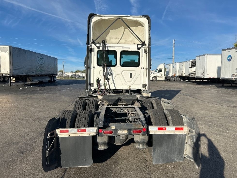 Day Cab Tractor-Heavy Duty Tractors-Freightliner-2022-T12664ST-Piqua-OH-877,535\n\t\tmiles-$ 33,000 - Image 6