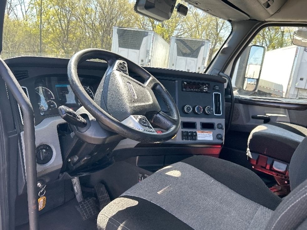 Day Cab Tractor-Heavy Duty Tractors-Freightliner-2022-T12664ST-Roseville-MN-501,495\n\t\tmiles-$ 54,000 - Image 10