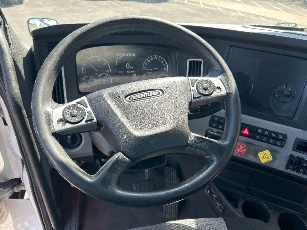 Day Cab Tractor-Heavy Duty Tractors-Freightliner-2022-T12664ST-Roseville-MN-501,495\n\t\tmiles-$ 54,000 - Image 11