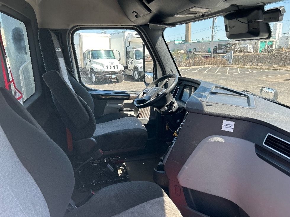 Day Cab Tractor-Heavy Duty Tractors-Freightliner-2022-T12664ST-Roseville-MN-501,495\n\t\tmiles-$ 54,000 - Image 14