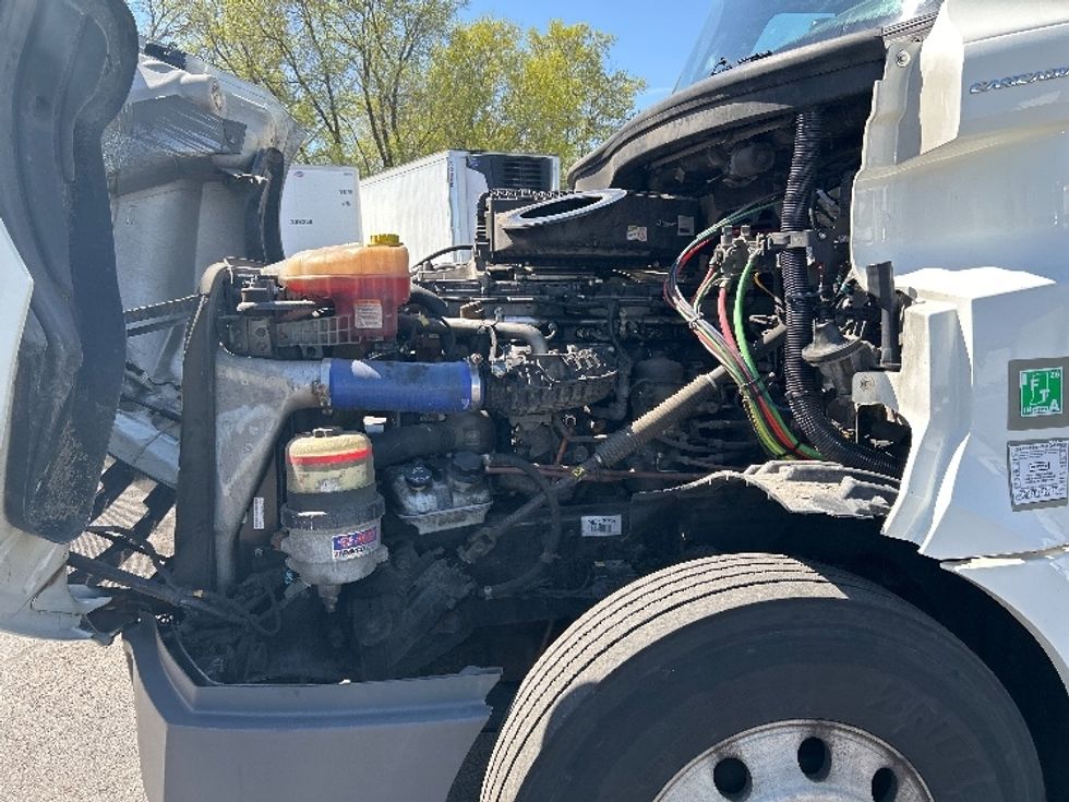 Day Cab Tractor-Heavy Duty Tractors-Freightliner-2022-T12664ST-Roseville-MN-501,495\n\t\tmiles-$ 54,000 - Image 16