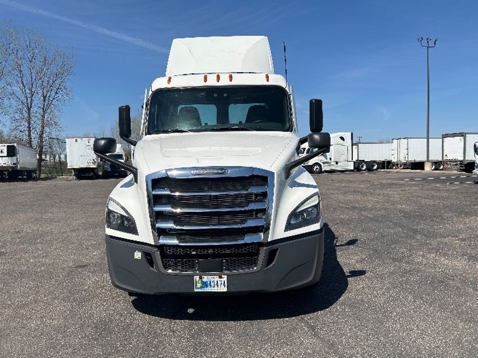 Day Cab Tractor-Heavy Duty Tractors-Freightliner-2022-T12664ST-Roseville-MN-501,495\n\t\tmiles-$ 54,000 - Image 2