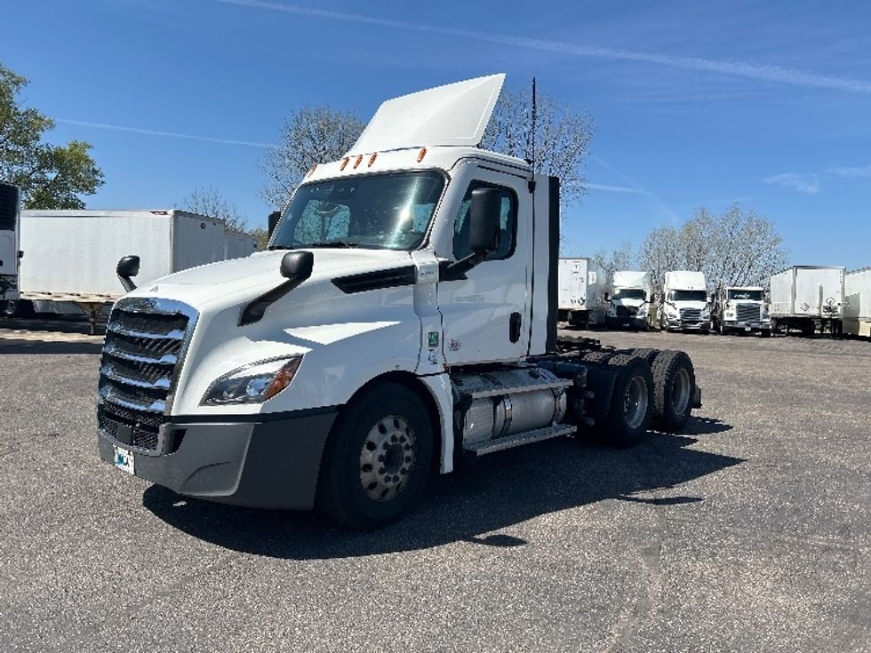 Day Cab Tractor-Heavy Duty Tractors-Freightliner-2022-T12664ST-Roseville-MN-501,495\n\t\tmiles-$ 54,000 - Image 3