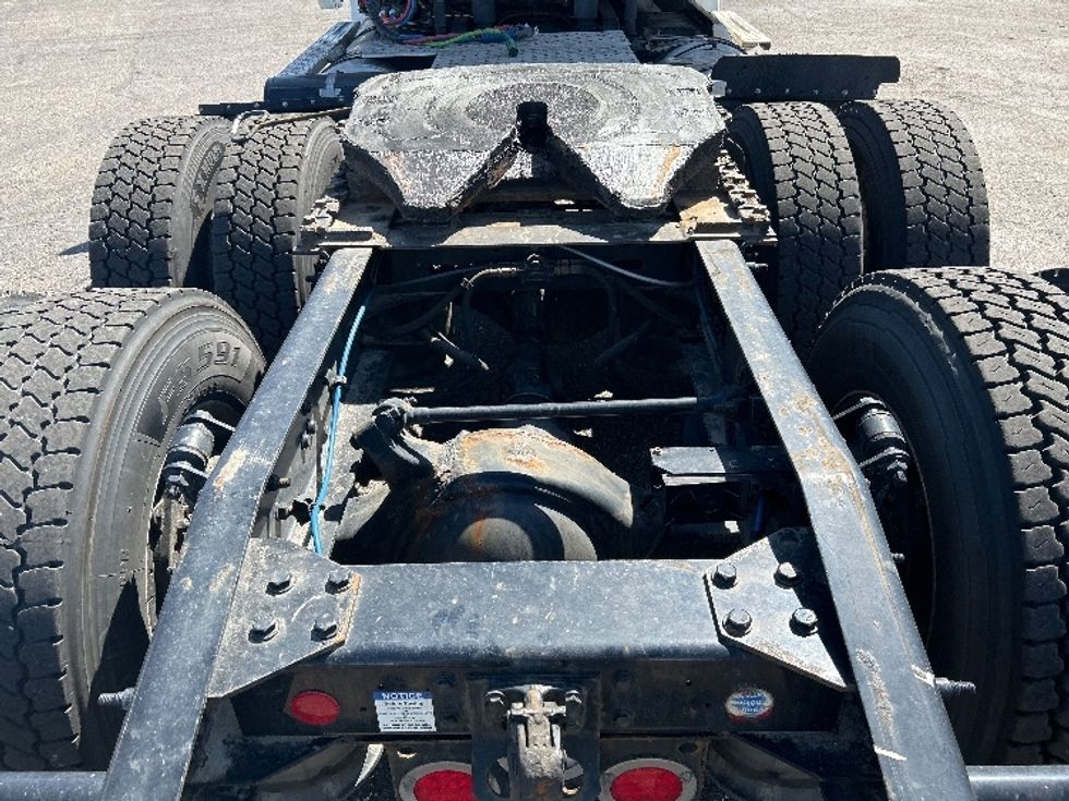 Day Cab Tractor-Heavy Duty Tractors-Freightliner-2022-T12664ST-Roseville-MN-501,495\n\t\tmiles-$ 54,000 - Image 6