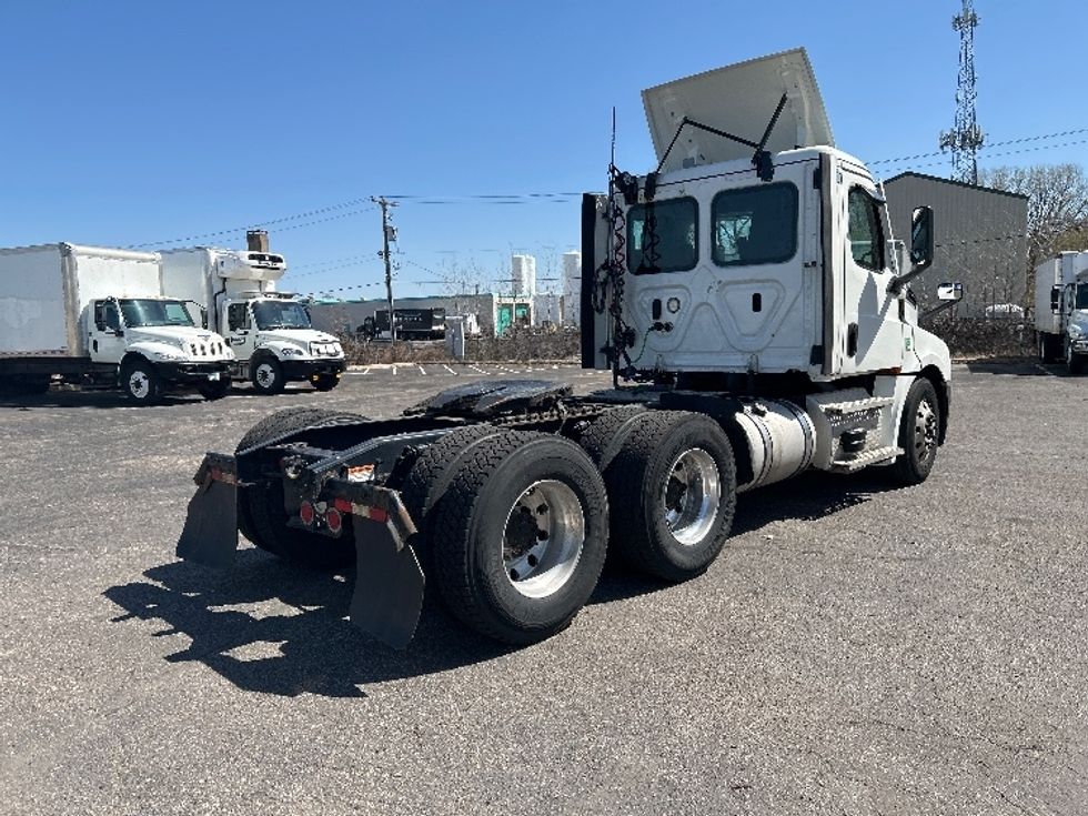 Day Cab Tractor-Heavy Duty Tractors-Freightliner-2022-T12664ST-Roseville-MN-501,495\n\t\tmiles-$ 54,000 - Image 7