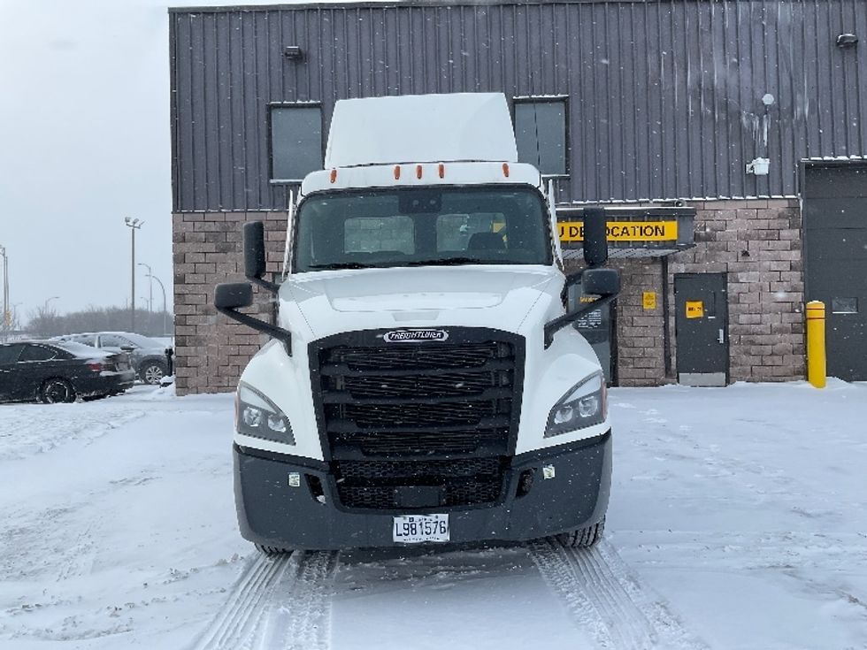 Day Cab Tractor-Heavy Duty Tractors-Freightliner-2022-T12664ST-Saint Laurent-PQ-126,429\n\t\tkm-$ 100,000 - Image 2