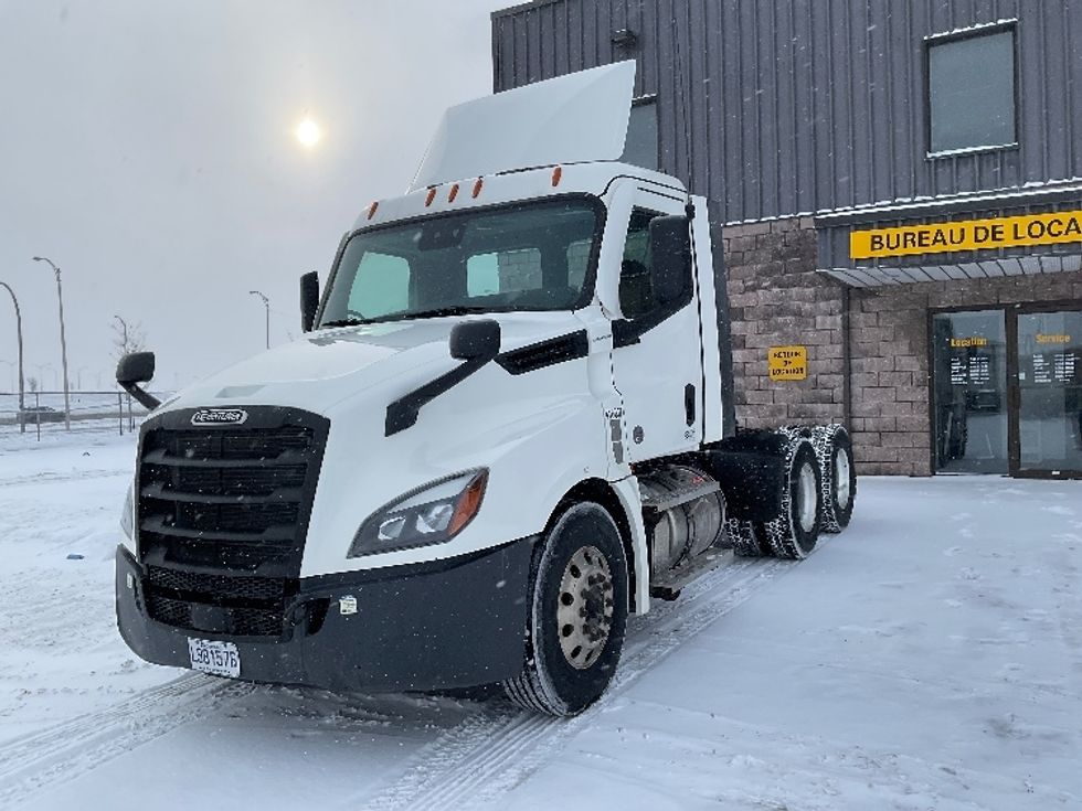 Day Cab Tractor-Heavy Duty Tractors-Freightliner-2022-T12664ST-Saint Laurent-PQ-126,429\n\t\tkm-$ 100,000 - Image 3