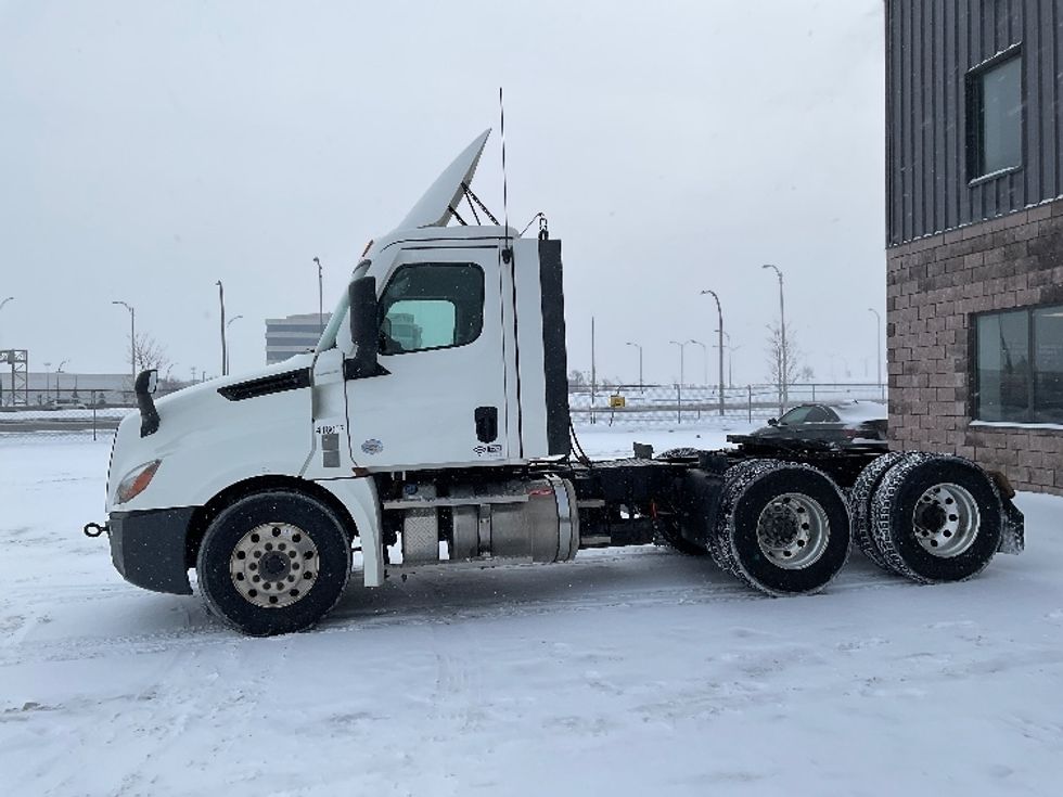 Day Cab Tractor-Heavy Duty Tractors-Freightliner-2022-T12664ST-Saint Laurent-PQ-126,429\n\t\tkm-$ 100,000 - Image 4