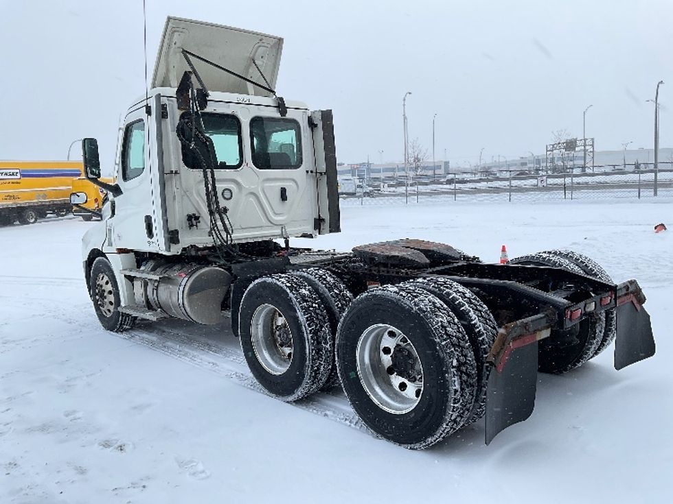 Day Cab Tractor-Heavy Duty Tractors-Freightliner-2022-T12664ST-Saint Laurent-PQ-126,429\n\t\tkm-$ 100,000 - Image 5