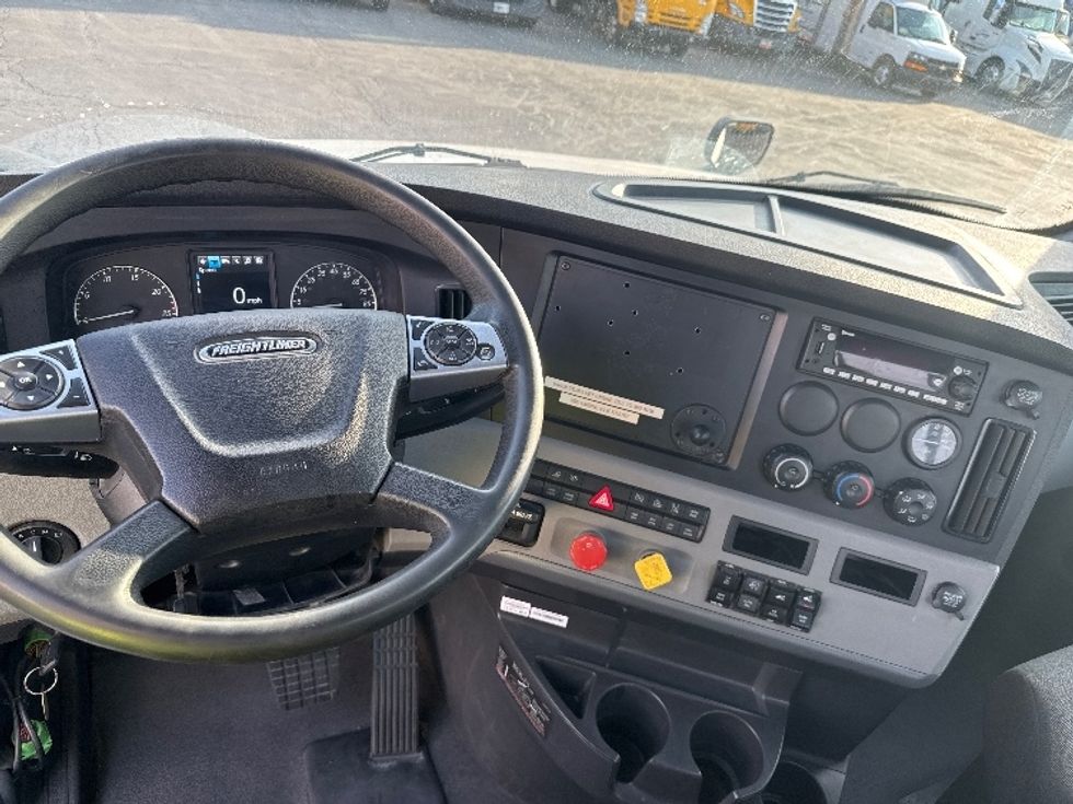 Day Cab Tractor-Heavy Duty Tractors-Freightliner-2022-T12664ST-Salt Lake City-UT-80,142\n\t\tmiles-$ 83,250 - Image 11