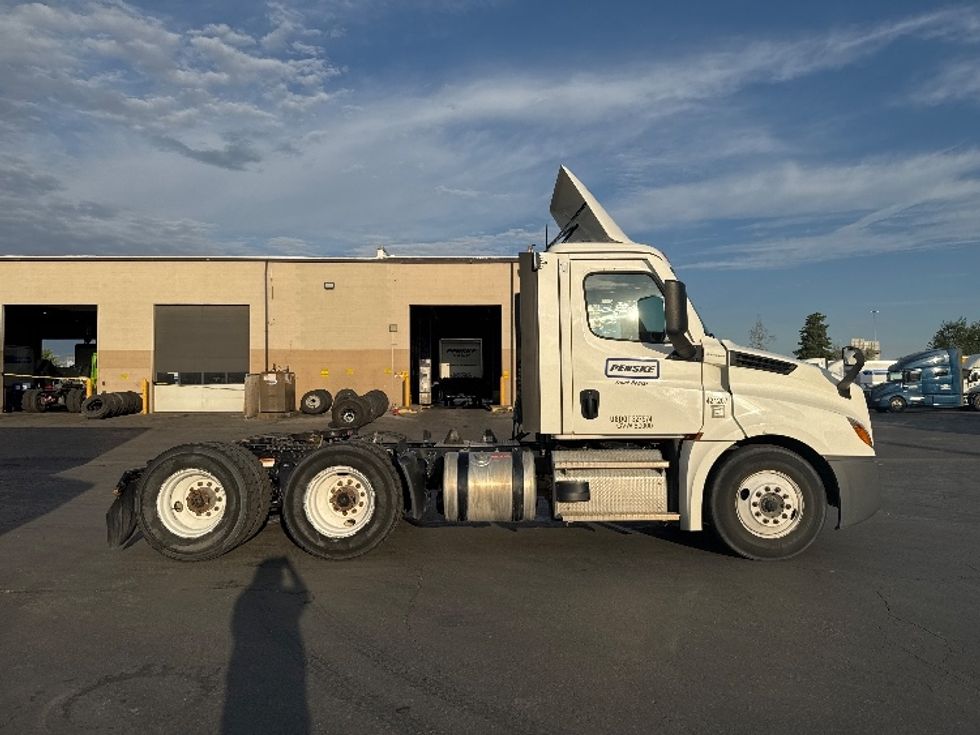 Day Cab Tractor-Heavy Duty Tractors-Freightliner-2022-T12664ST-Salt Lake City-UT-80,142\n\t\tmiles-$ 83,250 - Image 8