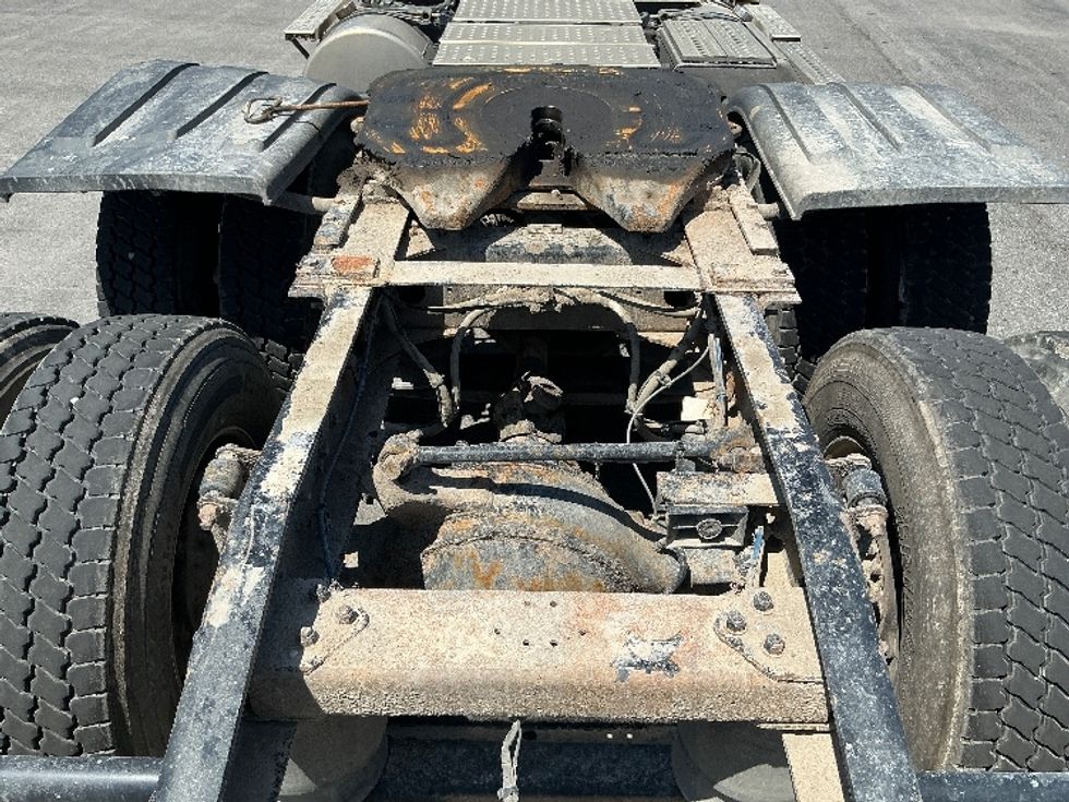 Day Cab Tractor-Heavy Duty Tractors-Freightliner-2022-T12664ST-Stoney Creek-ON-336,064\n\t\tkm-$ 105,000 - Image 6