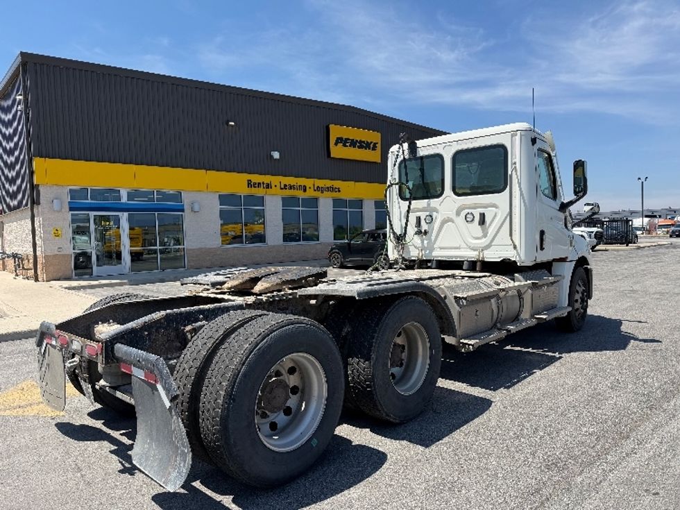 Day Cab Tractor-Heavy Duty Tractors-Freightliner-2022-T12664ST-Stoney Creek-ON-336,064\n\t\tkm-$ 105,000 - Image 7