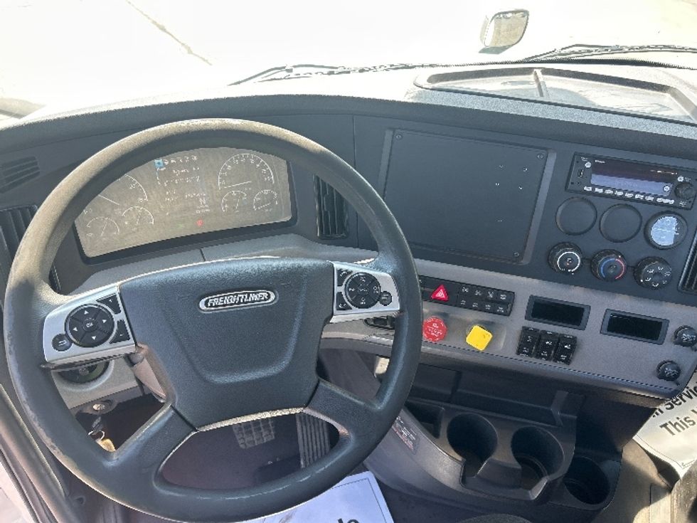 Day Cab Tractor-Heavy Duty Tractors-Freightliner-2022-T12664ST-Sturtevant-WI-136,256\n\t\tmiles-$ 77,500 - Image 11