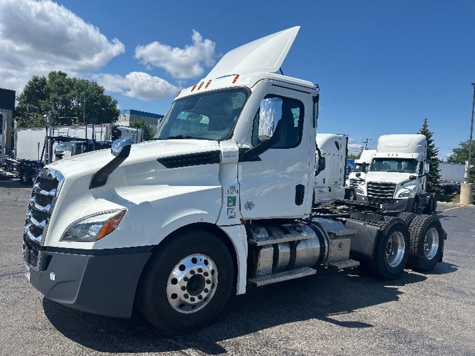Day Cab Tractor-Heavy Duty Tractors-Freightliner-2022-T12664ST-Sturtevant-WI-136,256\n\t\tmiles-$ 77,500 - Image 3