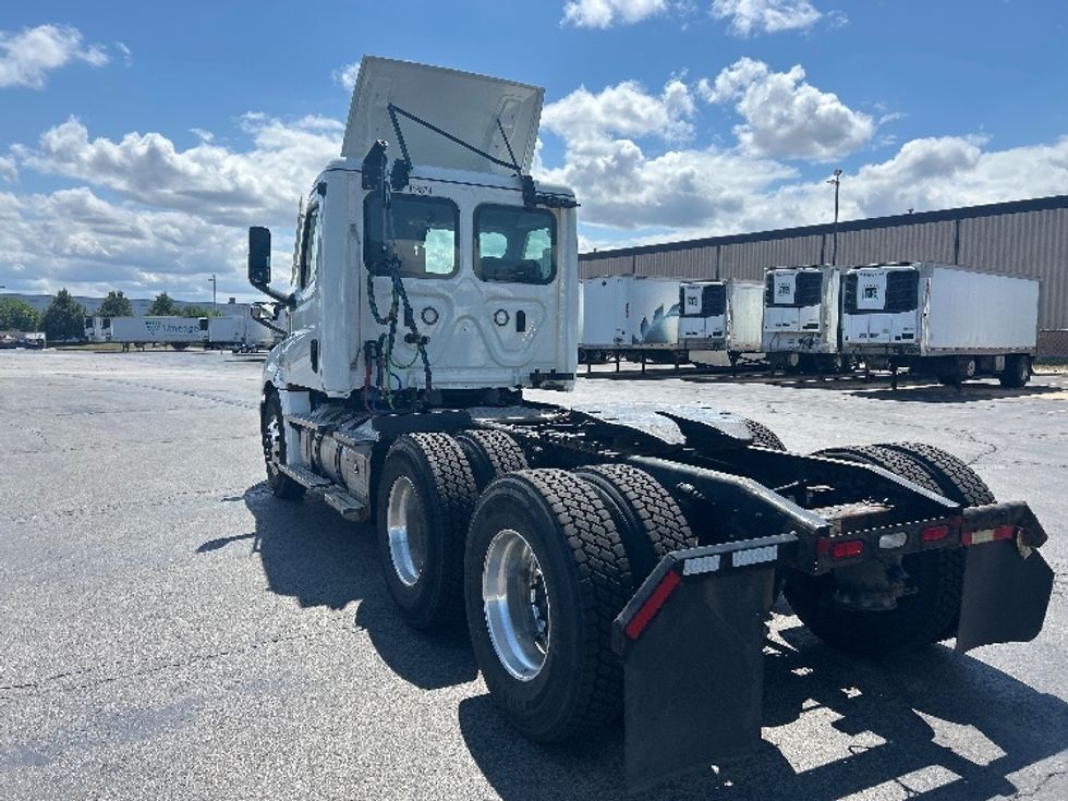Day Cab Tractor-Heavy Duty Tractors-Freightliner-2022-T12664ST-Sturtevant-WI-136,256\n\t\tmiles-$ 77,500 - Image 5
