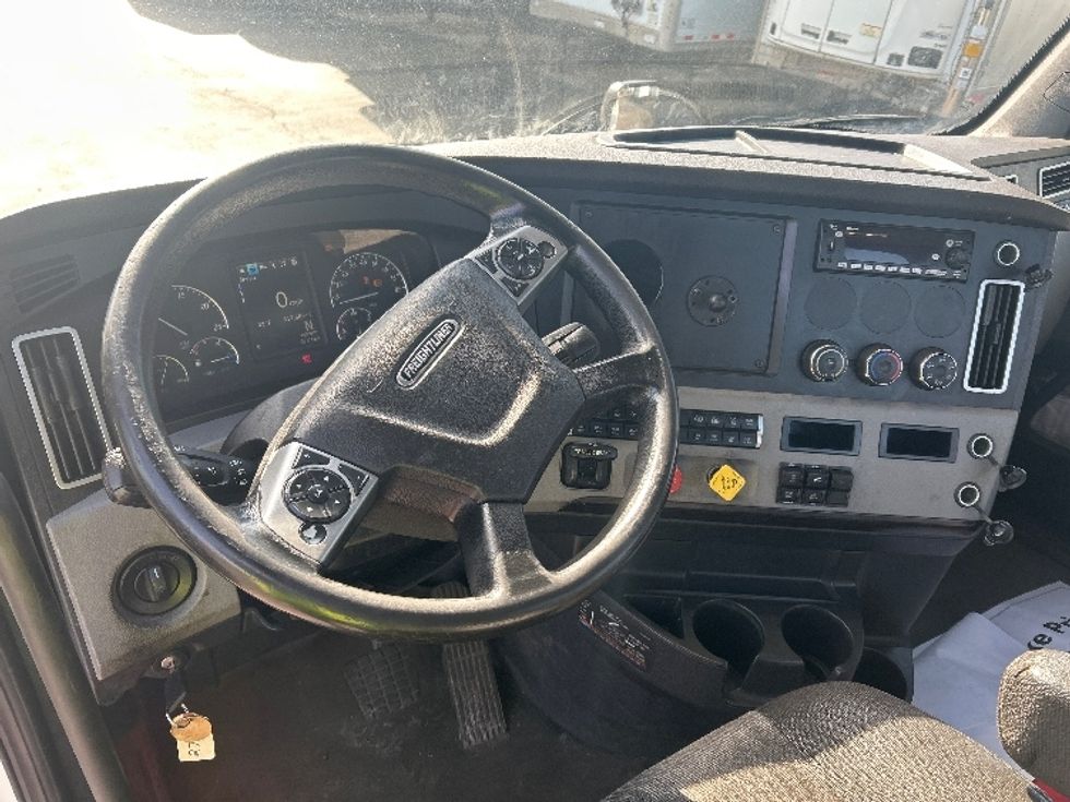 Day Cab Tractor-Heavy Duty Tractors-Freightliner-2022-T12664ST-Sturtevant-WI-517,884\n\t\tmiles-$ 52,500 - Image 10