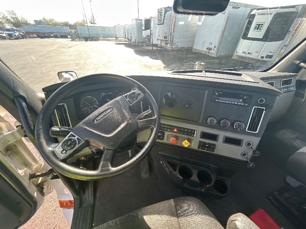 Day Cab Tractor-Heavy Duty Tractors-Freightliner-2022-T12664ST-Sturtevant-WI-517,884\n\t\tmiles-$ 52,500 - Image 11