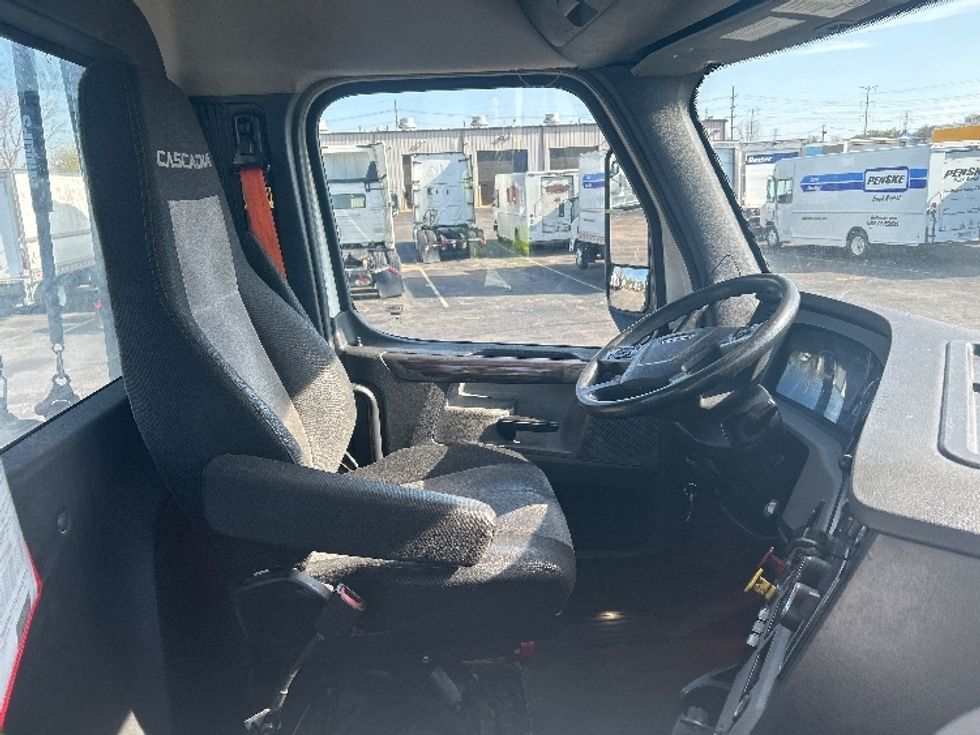 Day Cab Tractor-Heavy Duty Tractors-Freightliner-2022-T12664ST-Sturtevant-WI-517,884\n\t\tmiles-$ 52,500 - Image 14