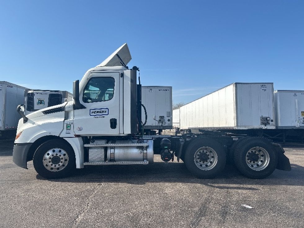 Day Cab Tractor-Heavy Duty Tractors-Freightliner-2022-T12664ST-Sturtevant-WI-517,884\n\t\tmiles-$ 52,500 - Image 4