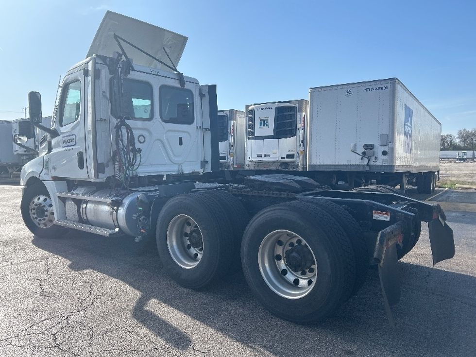 Day Cab Tractor-Heavy Duty Tractors-Freightliner-2022-T12664ST-Sturtevant-WI-517,884\n\t\tmiles-$ 52,500 - Image 5