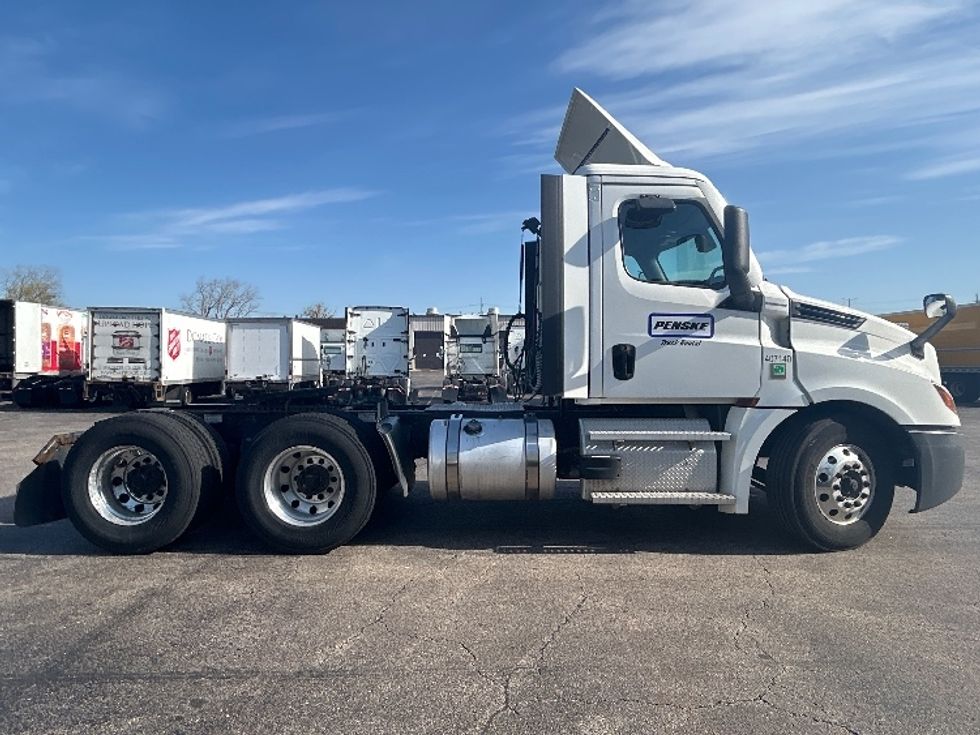 Day Cab Tractor-Heavy Duty Tractors-Freightliner-2022-T12664ST-Sturtevant-WI-517,884\n\t\tmiles-$ 52,500 - Image 8