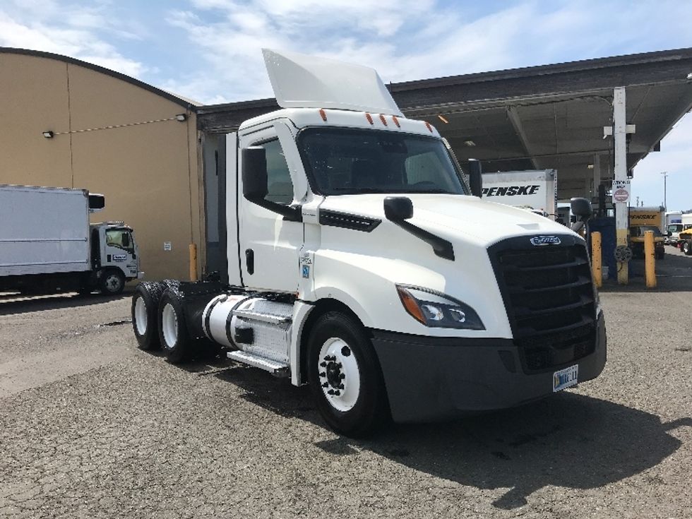 2020 Freightliner Cascadia 125" Sleeper Cab photo 19