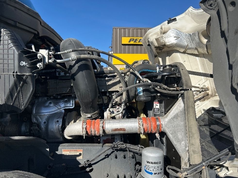 Day Cab Tractor-Heavy Duty Tractors-Freightliner-2022-T12664ST-Torrance-CA-384,535\n\t\tmiles-$ 68,500 - Image 15