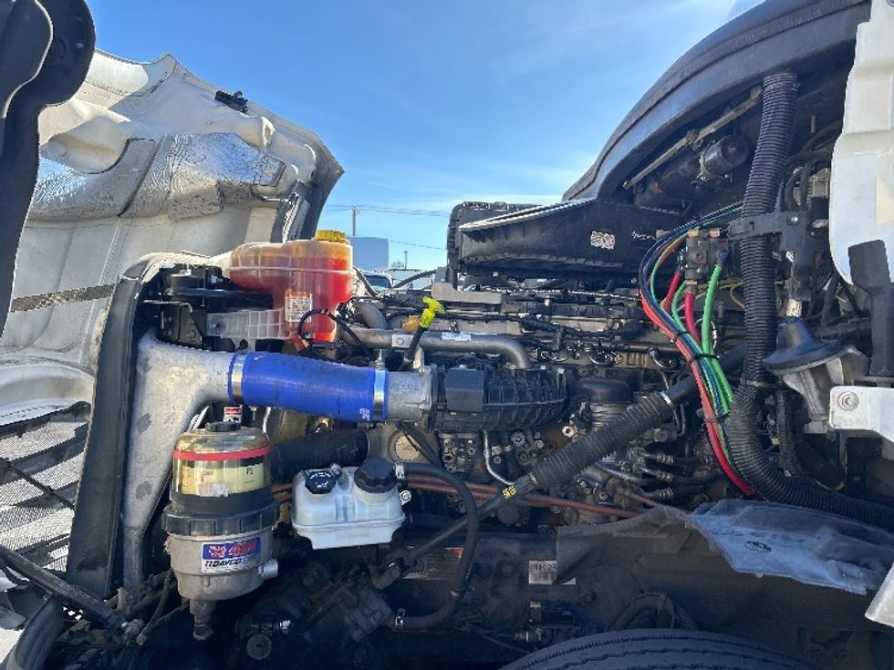 Day Cab Tractor-Heavy Duty Tractors-Freightliner-2022-T12664ST-Torrance-CA-384,535\n\t\tmiles-$ 68,500 - Image 16