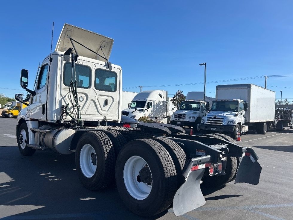 Day Cab Tractor-Heavy Duty Tractors-Freightliner-2022-T12664ST-Torrance-CA-384,535\n\t\tmiles-$ 68,500 - Image 5