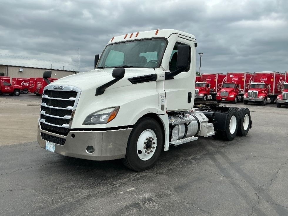 Day Cab Tractor-Heavy Duty Tractors-Freightliner-2022-T12664ST-Tulsa-OK-223,875\n\t\tmiles-$ 80,500 - Image 1