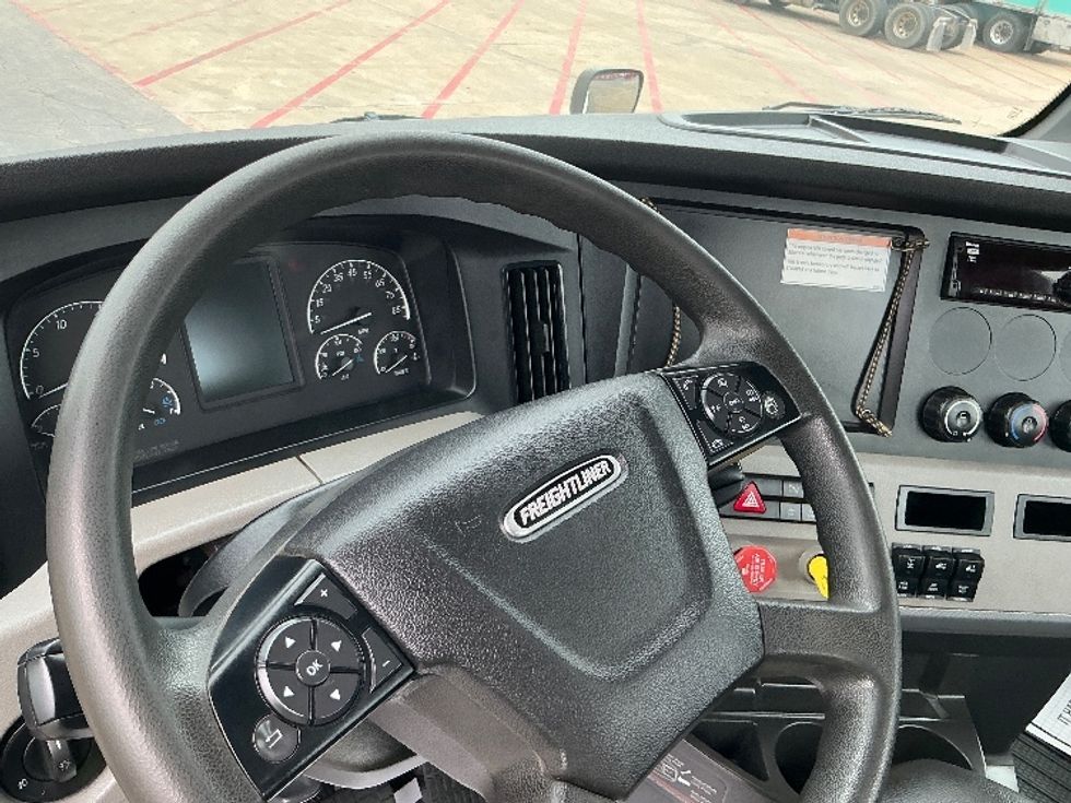 Day Cab Tractor-Heavy Duty Tractors-Freightliner-2022-T12664ST-Tulsa-OK-223,875\n\t\tmiles-$ 80,500 - Image 11